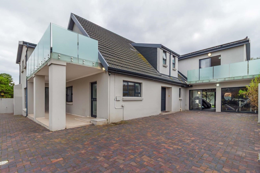 8 Bedroom Property for Sale in Milnerton Ridge Western Cape